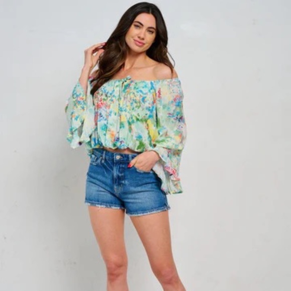 WOMEN'S LONG BELL SLEEVE FLORAL BLOUSE - Picture 1 of 4